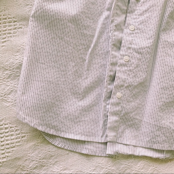 H&M pinstripe crisp long sleeve button down shirt - Picture 4 of 5